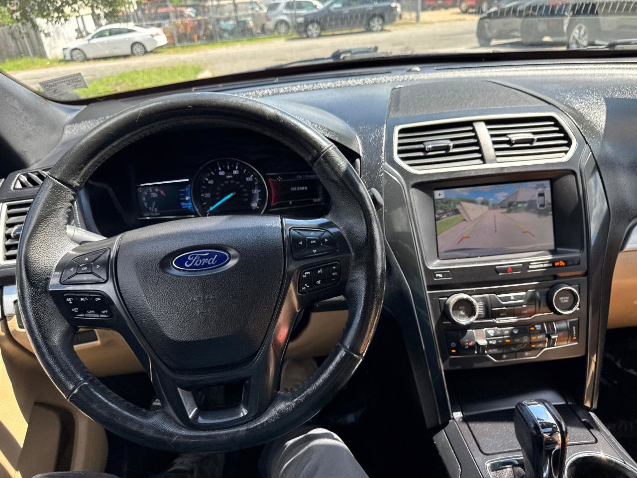 Used 2017 Ford Explorer XLT w/ Equipment Group 202A AWD/4WD image 25