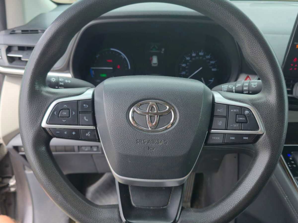 Used 2021 Toyota Sienna LE image 11