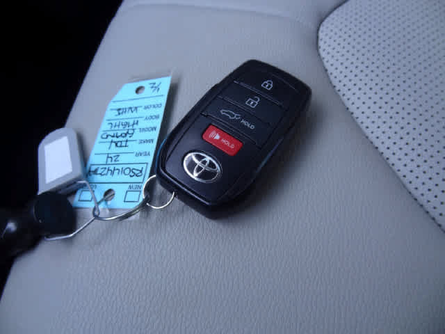 Certified 2024 Toyota Grand Highlander AWD image 36