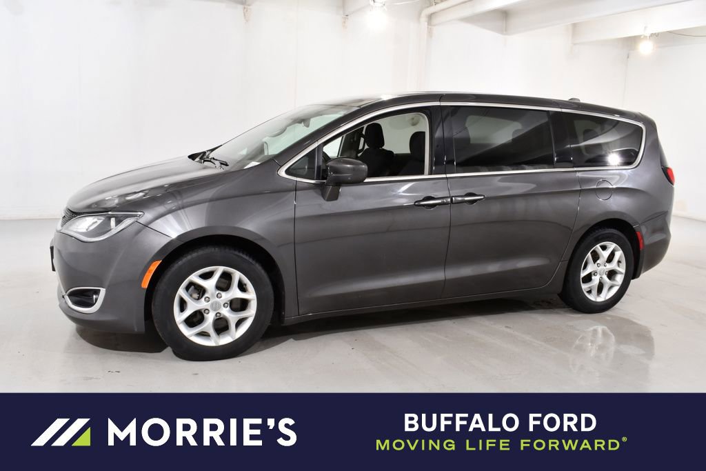 Used 2018 Chrysler Pacifica Touring Plus w/ Tire & Wheel Group FWD image 1