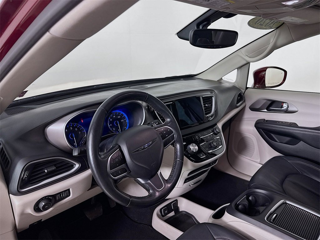 Used 2020 Chrysler Pacifica Touring-L Plus image 11