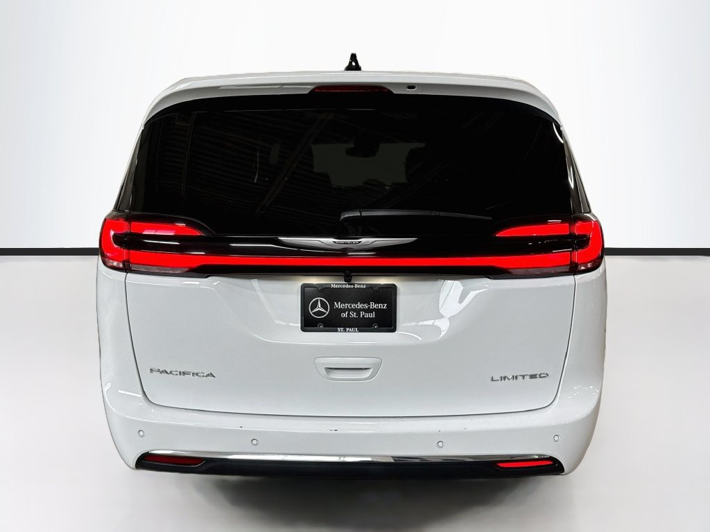Used 2026 Chrysler Pacifica Limited FWD image 6