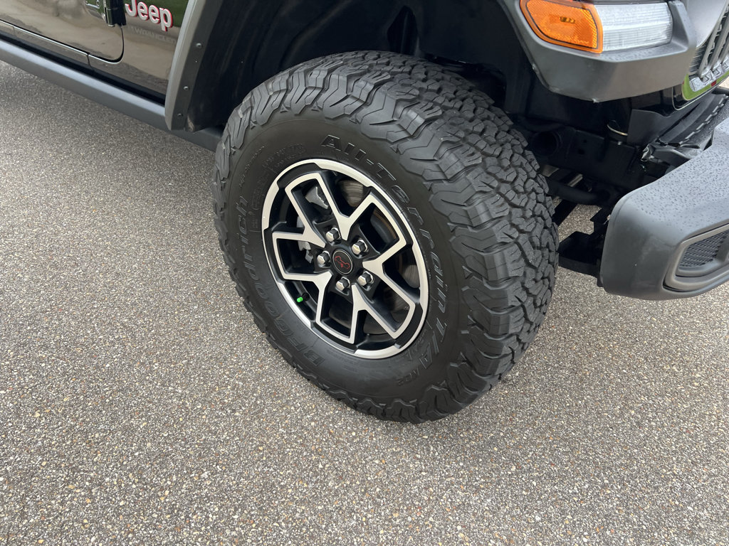 Certified 2025 Jeep Wrangler Unlimited Rubicon w/ Convenience Group AWD/4WD image 10