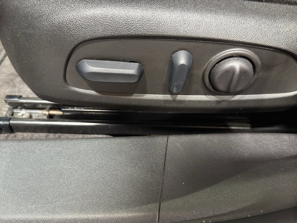 Used 2025 Chevrolet Malibu LT image 14