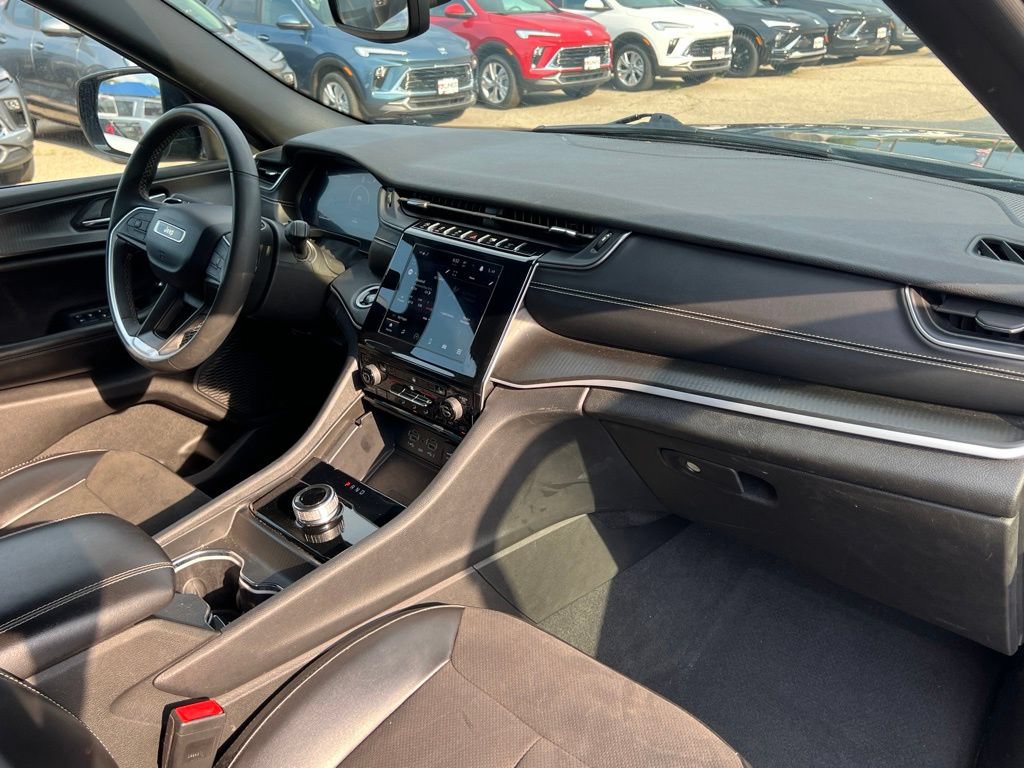 Used 2024 Jeep Grand Cherokee Altitude AWD/4WD image 40