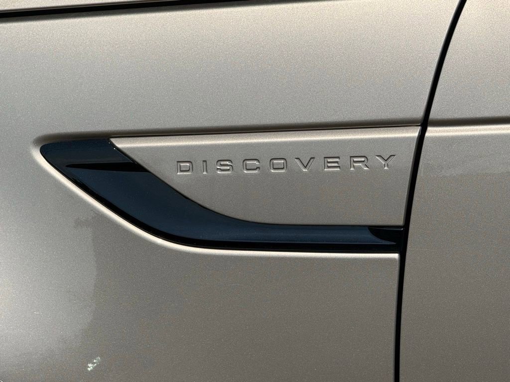 Certified 2025 Land Rover Discovery Dynamic SE image 43
