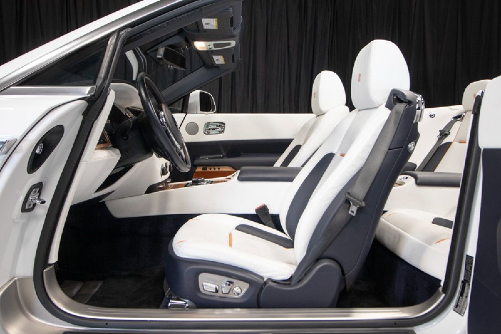 Used 2020 Rolls-Royce Dawn RWD image 22