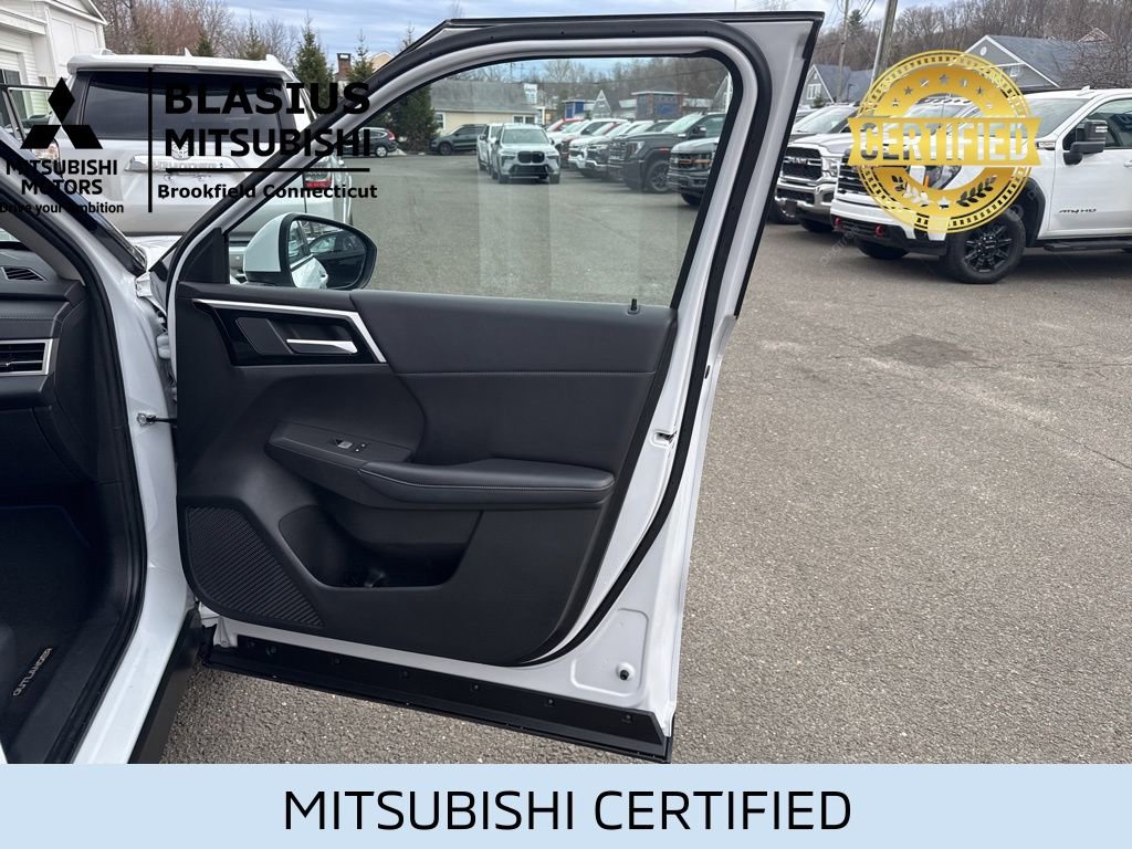 Used 2024 Mitsubishi Outlander 4WD Plug-In Hybrid image 12