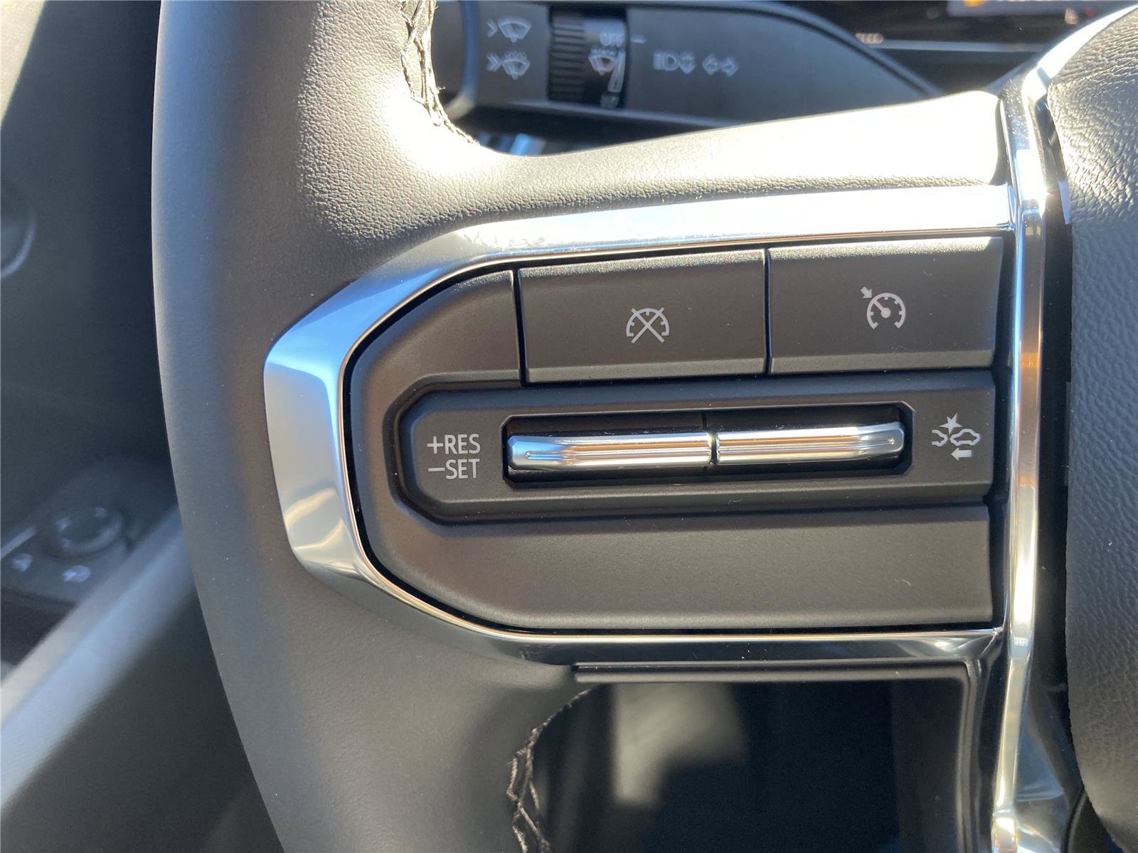 New 2026 GMC Canyon Elevation w/ Convenience Package image 15