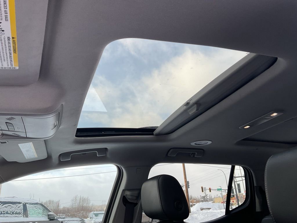 Used 2023 GMC Acadia SLT w/ Preferred Package image 12