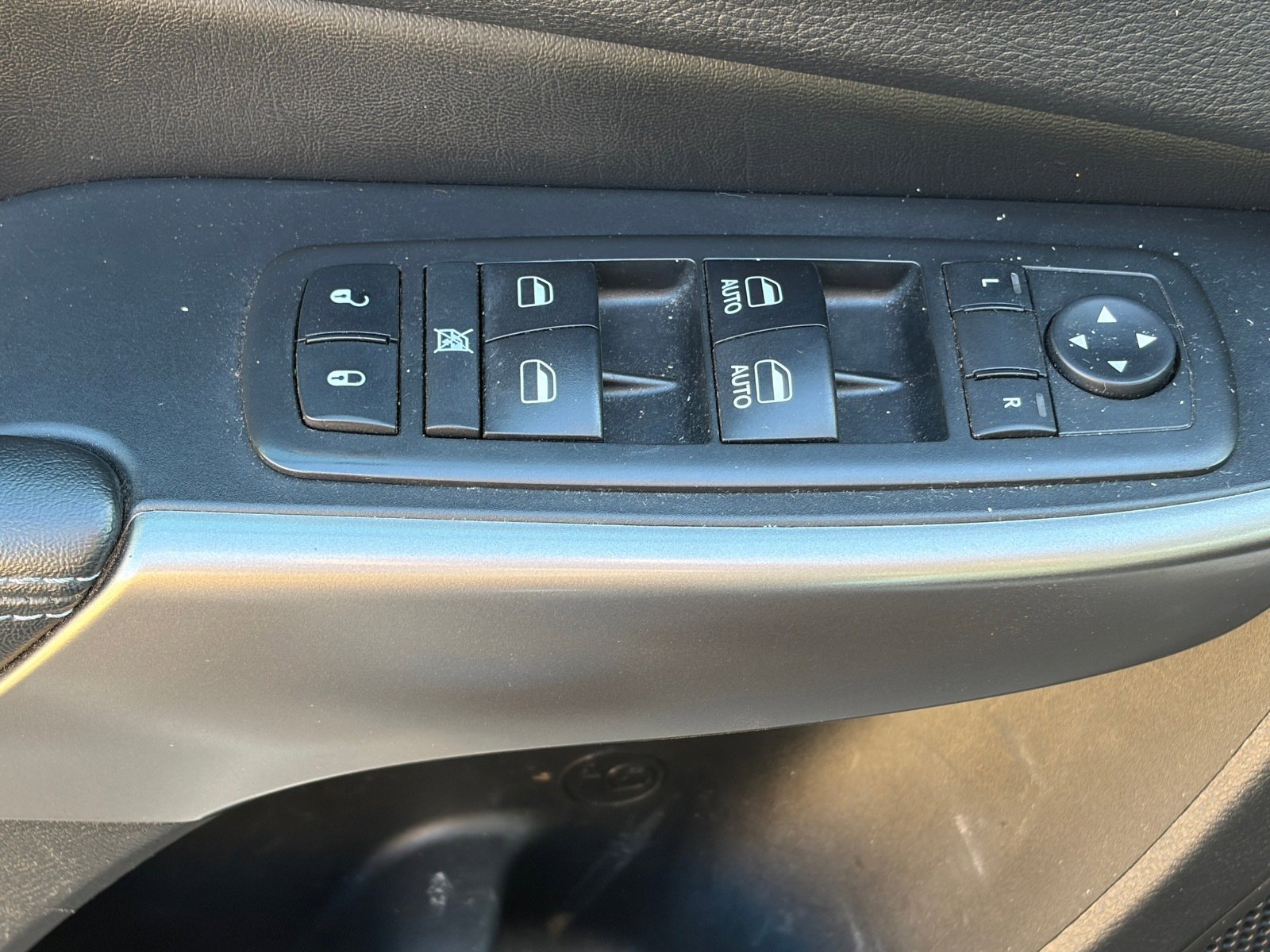 Used 2019 Jeep Cherokee Latitude Plus w/ Cold Weather Group image 8