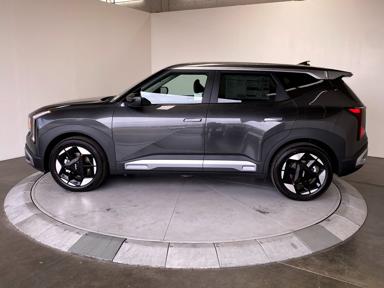New 2027 Kia Seltos S FWD image 2