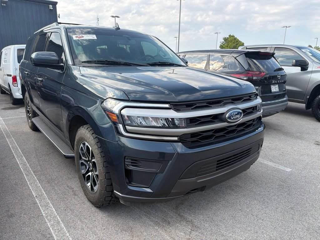 Used 2023 Ford Expedition XLT AWD/4WD image 3