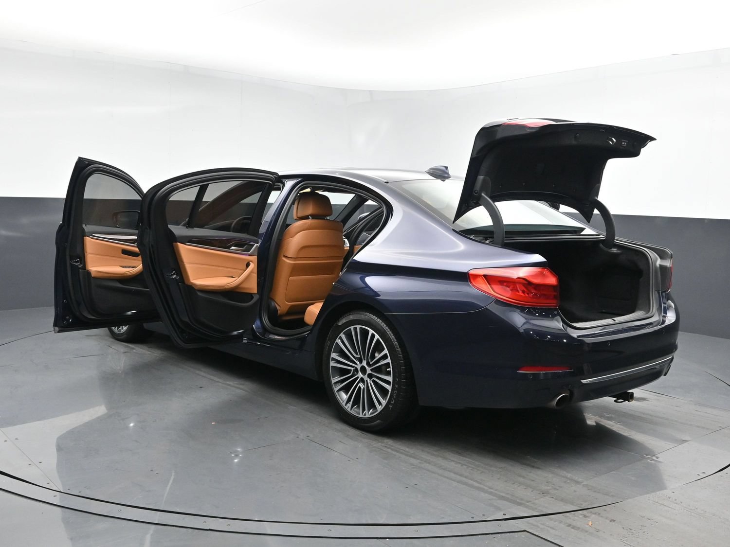 Used 2018 BMW 530i xDrive AWD/4WD image 29