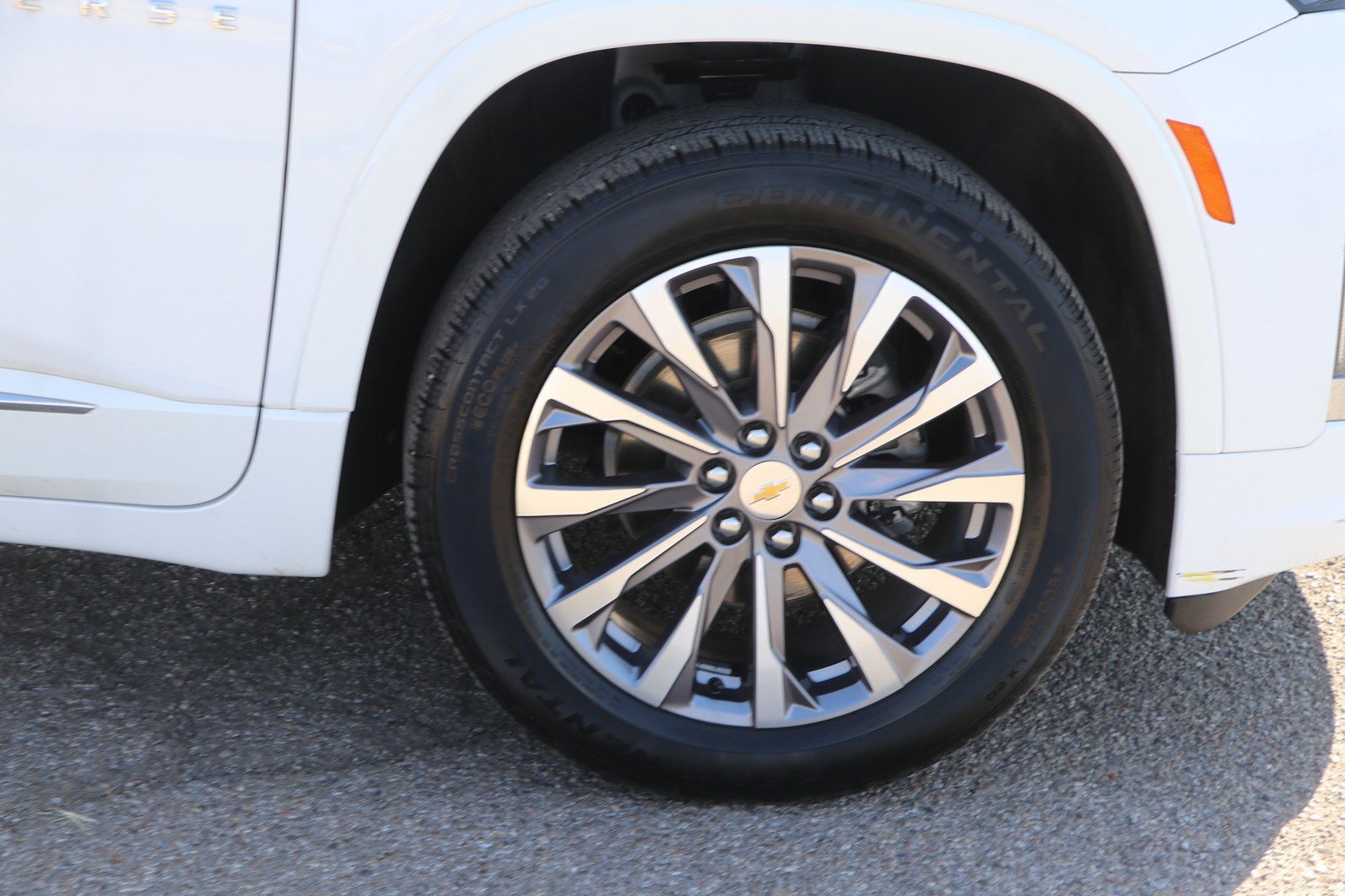 Used 2023 Chevrolet Traverse Premier FWD image 9
