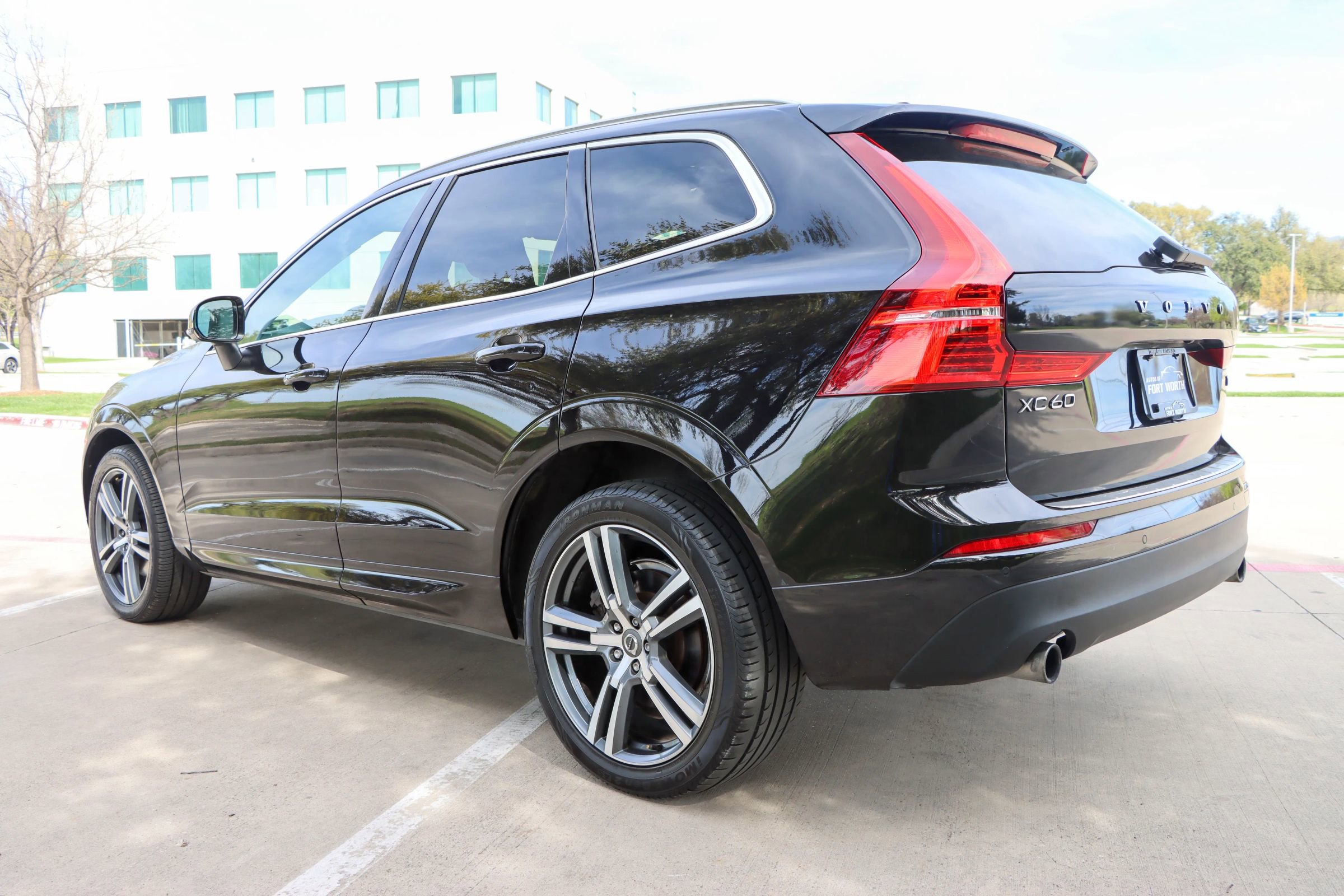 Used 2021 Volvo XC60 T6 Momentum w/ Premium Package AWD/4WD image 5