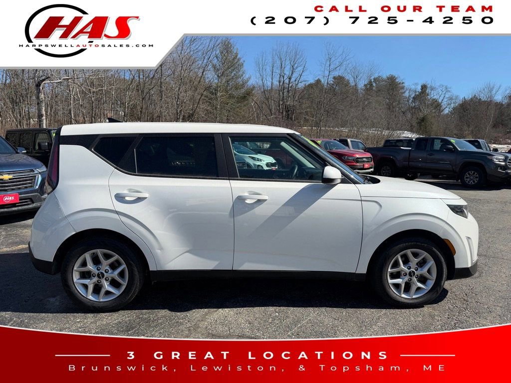 Used 2023 Kia Soul LX w/ Option Group 015 FWD image 7