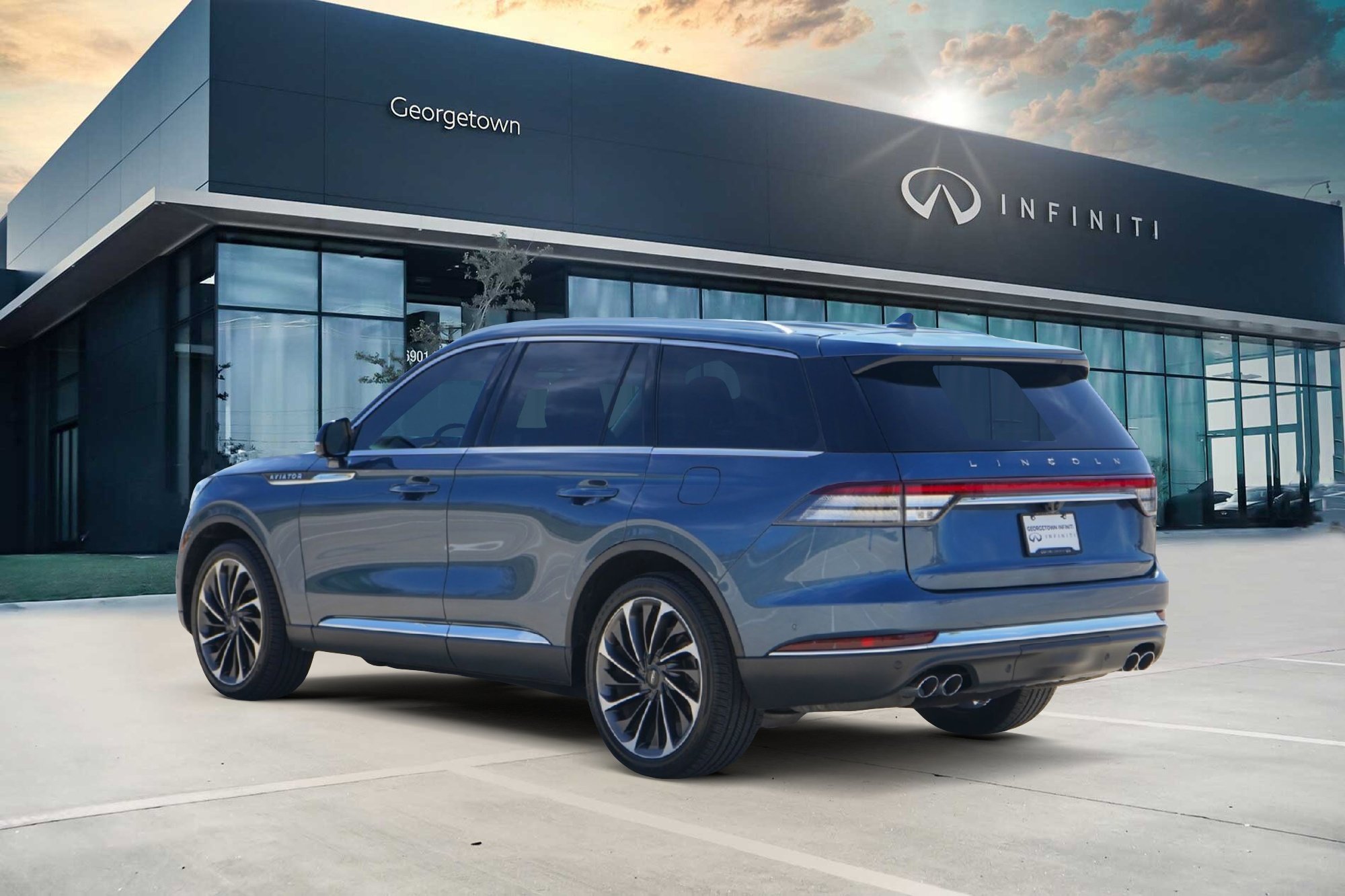 Used 2020 Lincoln Aviator Reserve w/ Equipment Group 202A image 6