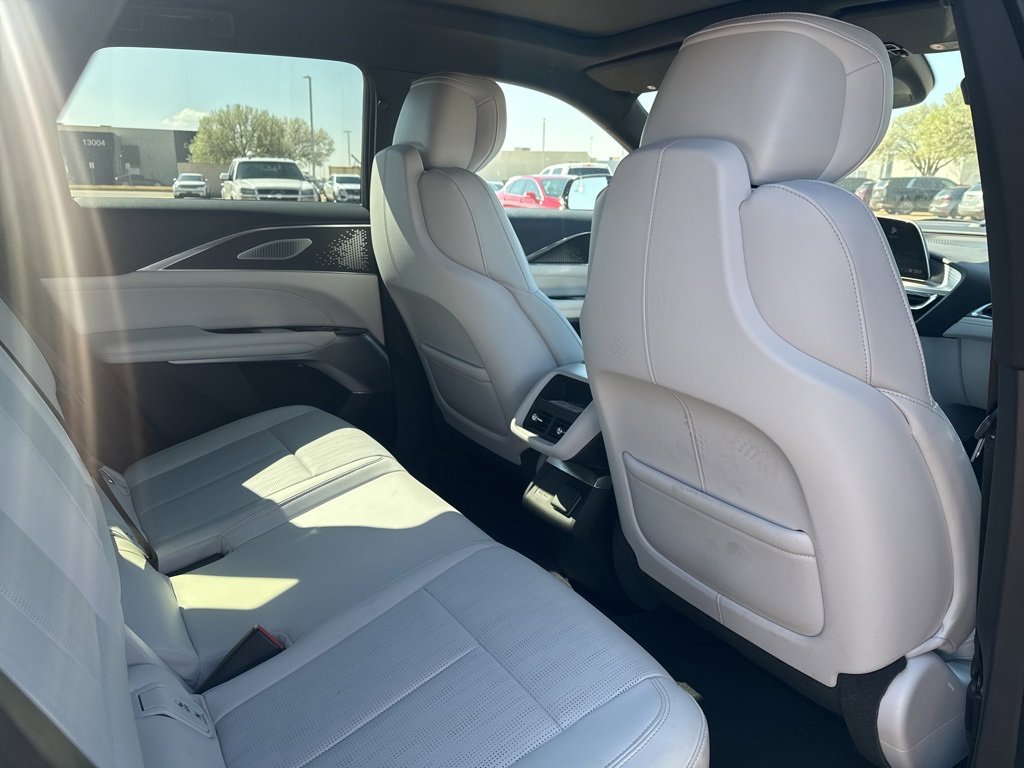 Used 2023 Cadillac Lyriq 2WD image 8