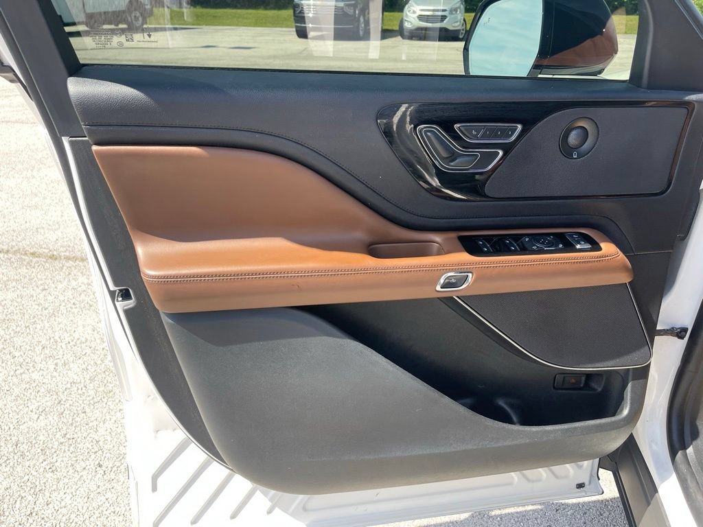 Used 2022 Lincoln Aviator Reserve w/ Equipment Group 201A AWD/4WD image 14