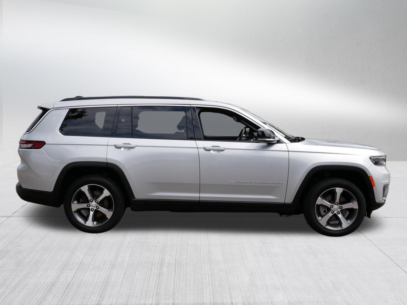 Used 2025 Jeep Grand Cherokee L Limited w/ Trailer Tow Package AWD/4WD image 8