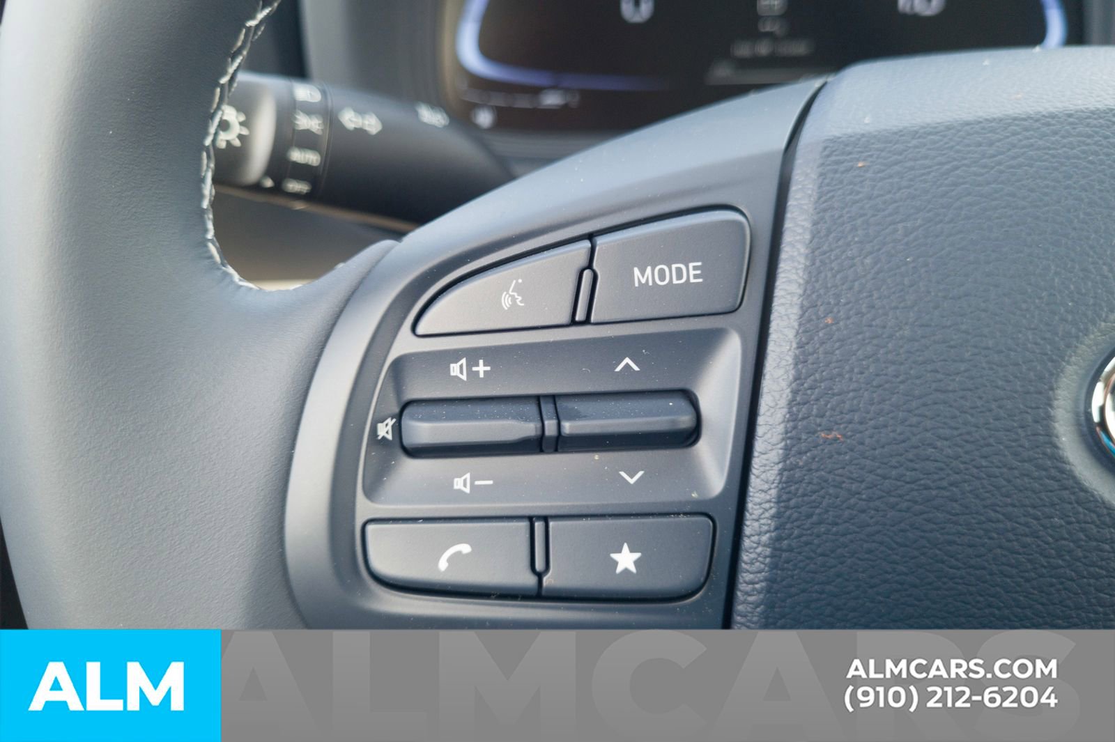 Certified 2025 Hyundai Venue Limited image 27