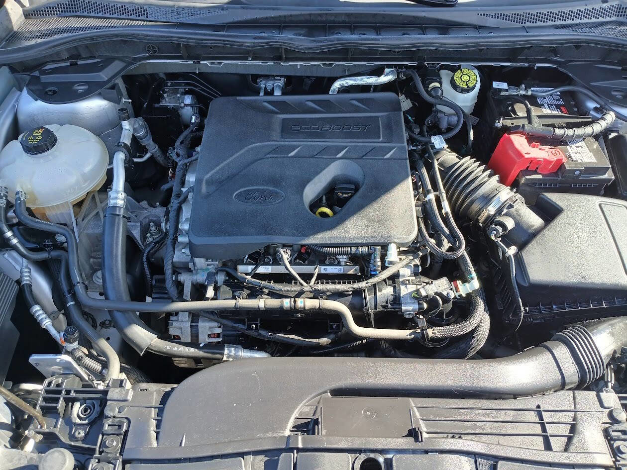 Used 2020 Ford Escape SE image 2