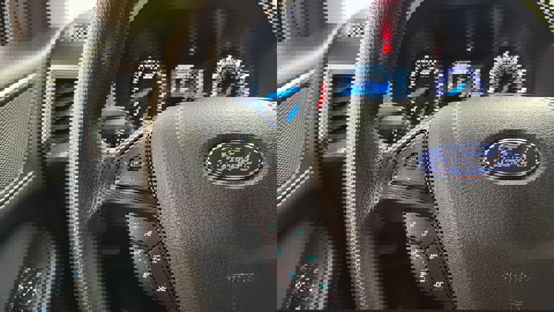 Used 2016 Ford Edge SE image 27