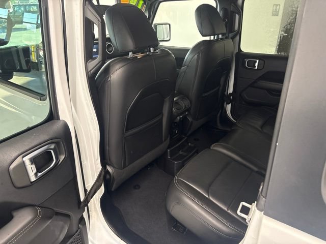 Used 2018 Jeep Wrangler Unlimited Sahara w/ Cold Weather Group AWD/4WD image 18