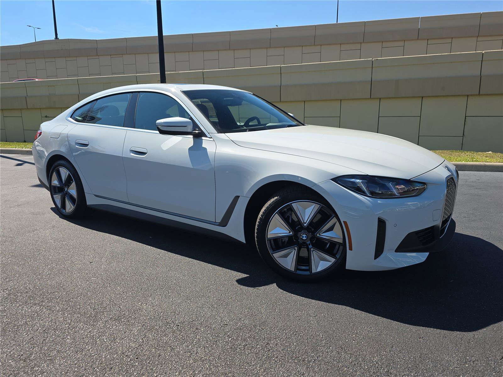 Used 2025 BMW i4 eDrive40 image 27