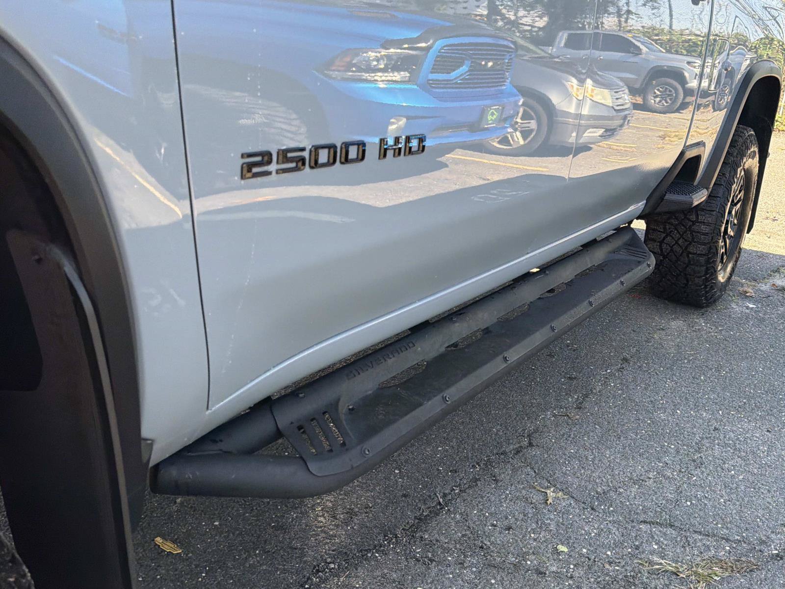 Used 2025 Chevrolet Silverado 2500 ZR2 w/ Technology Package AWD/4WD image 9