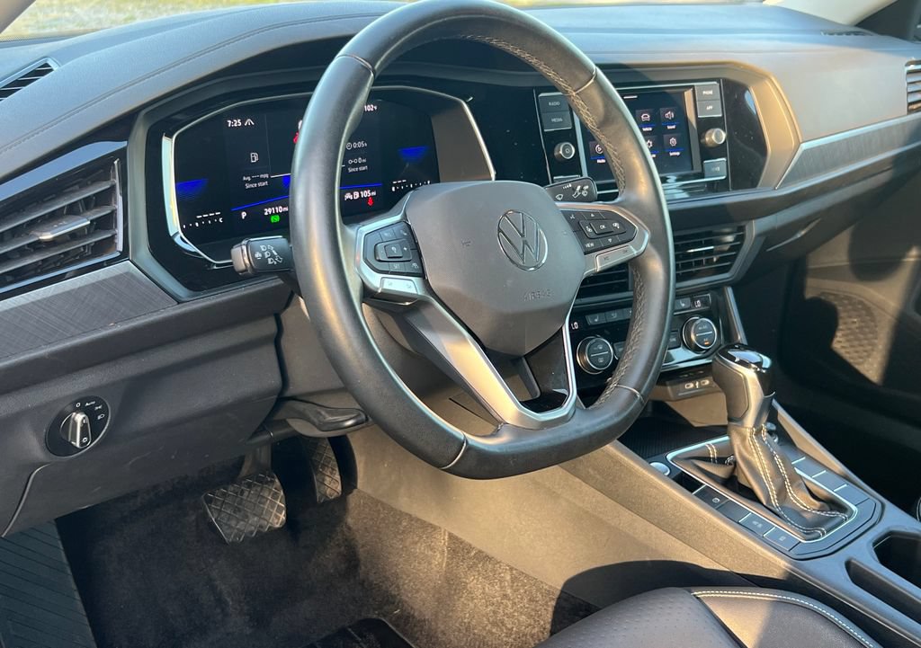 Used 2024 Volkswagen Jetta SE FWD image 17