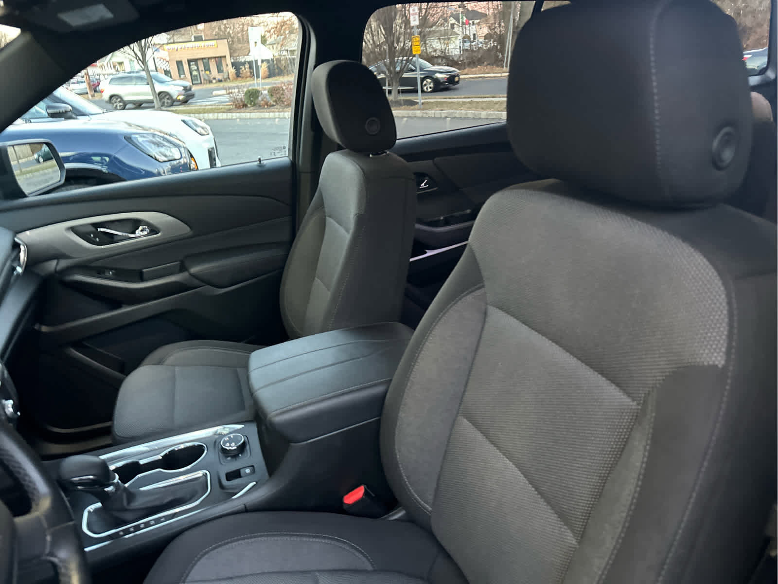 Used 2023 Chevrolet Traverse LT image 4