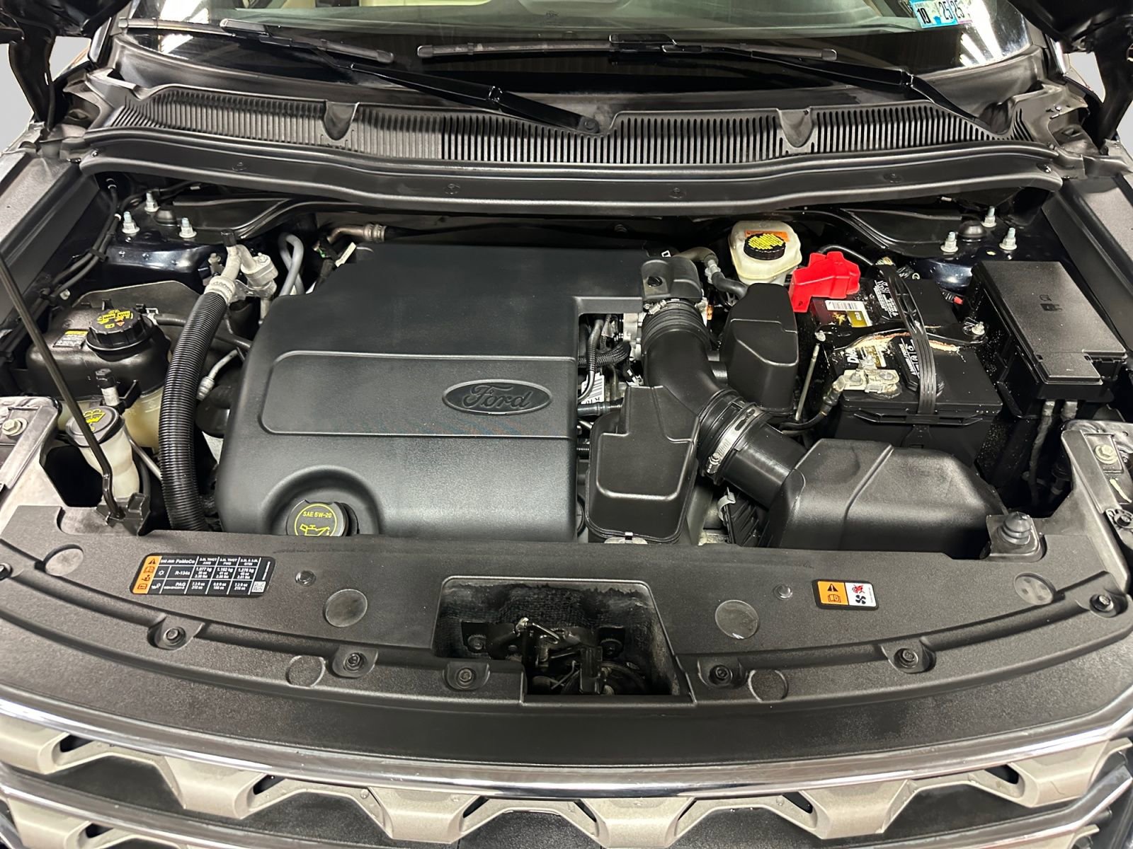 Used 2016 Ford Explorer XLT w/ Equipment Group 202A AWD/4WD image 27