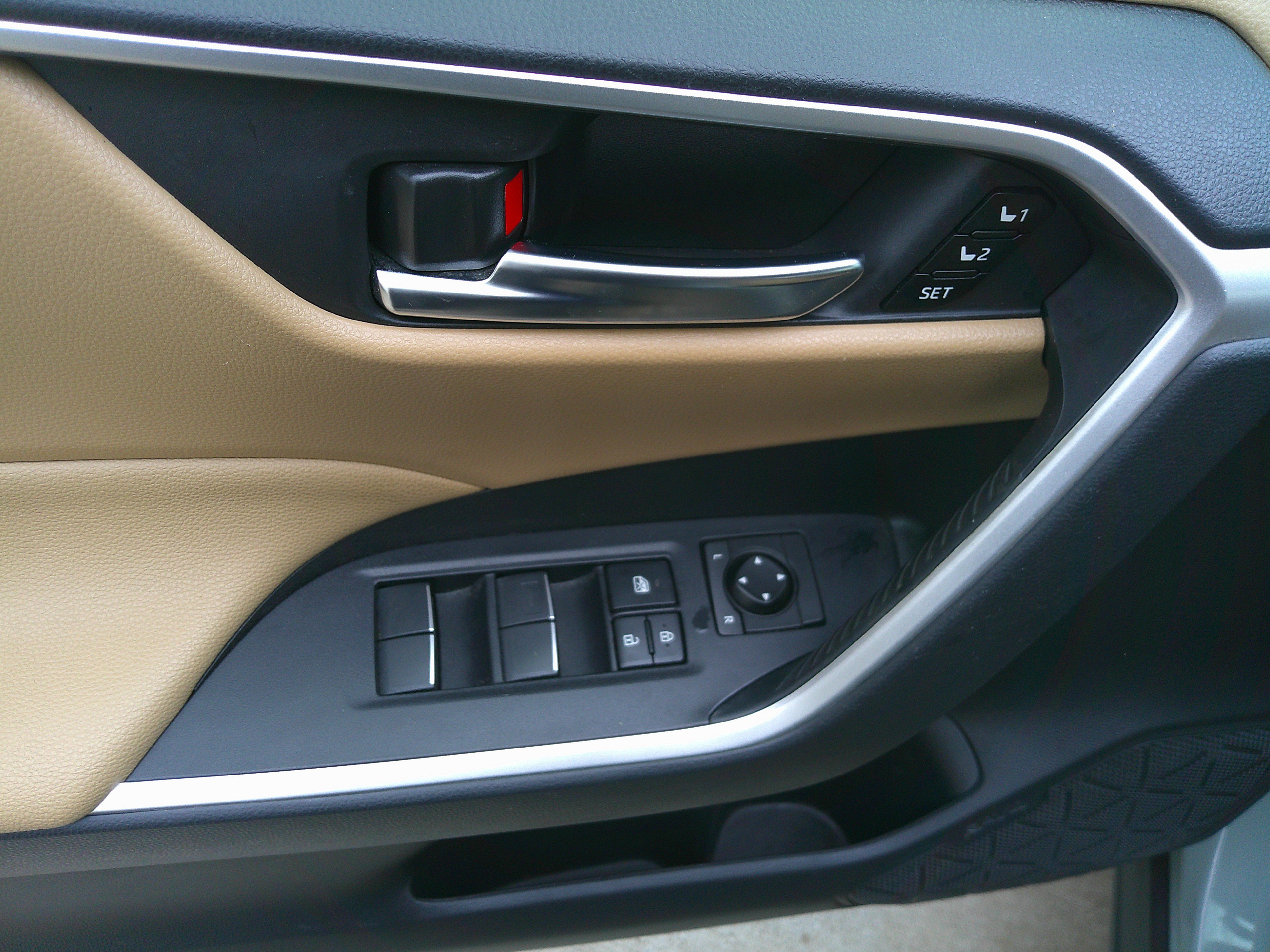 Used 2021 Toyota RAV4 XLE Premium image 18