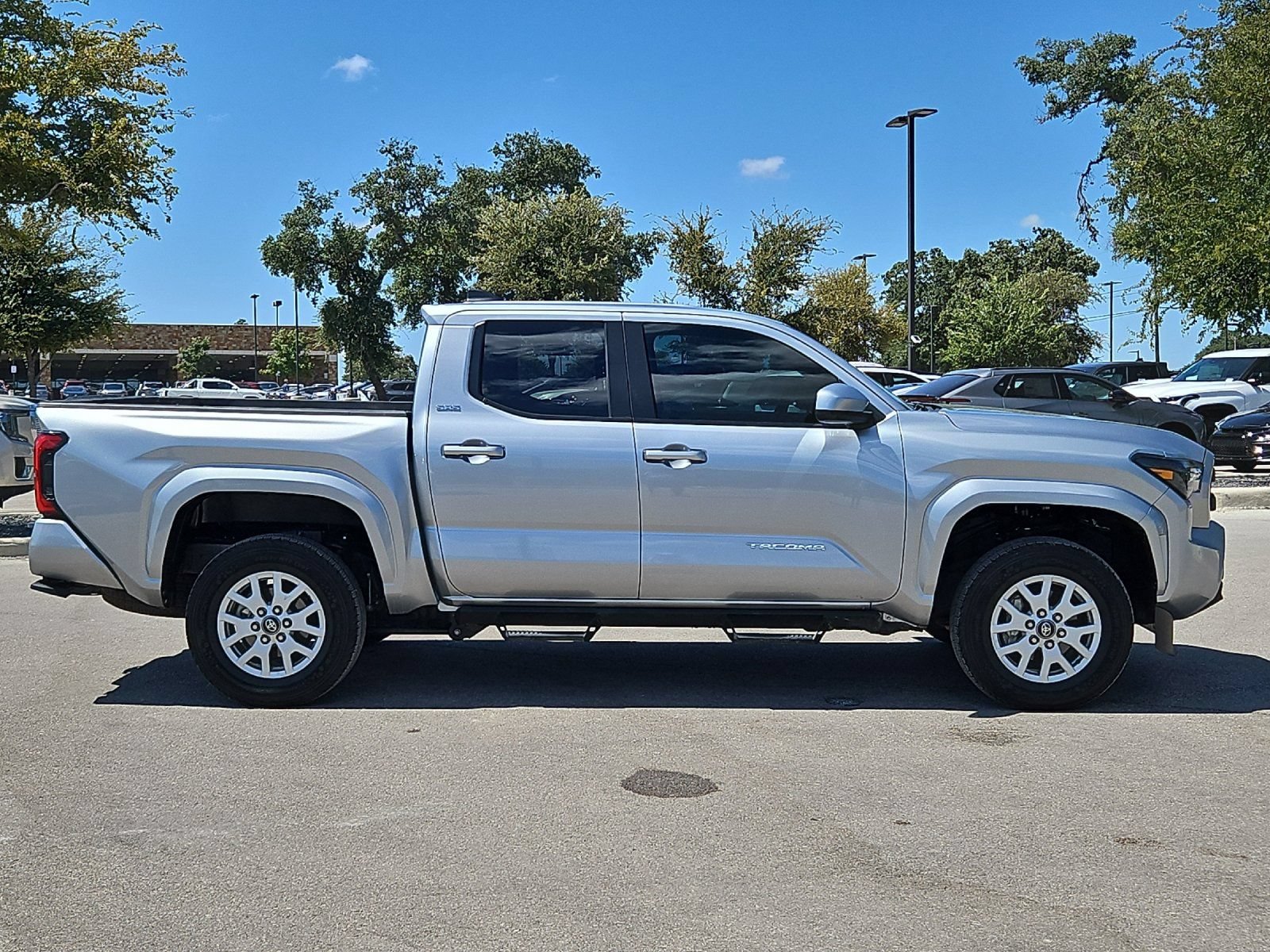 Certified 2025 Toyota Tacoma SR5 AWD/4WD image 6