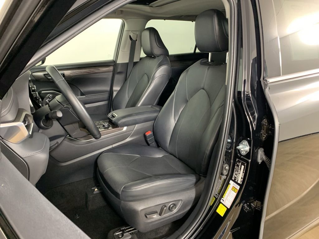 Used 2023 Toyota Highlander Limited image 31