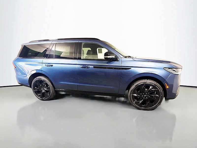 New 2027 Lincoln Navigator Reserve w/ Jet Appearance Package AWD/4WD image 8