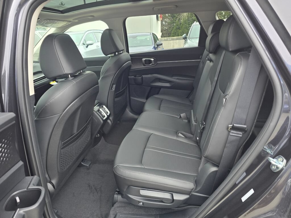 New 2026 Kia Sorento S w/ S Panoramic Sunroof Package FWD image 16