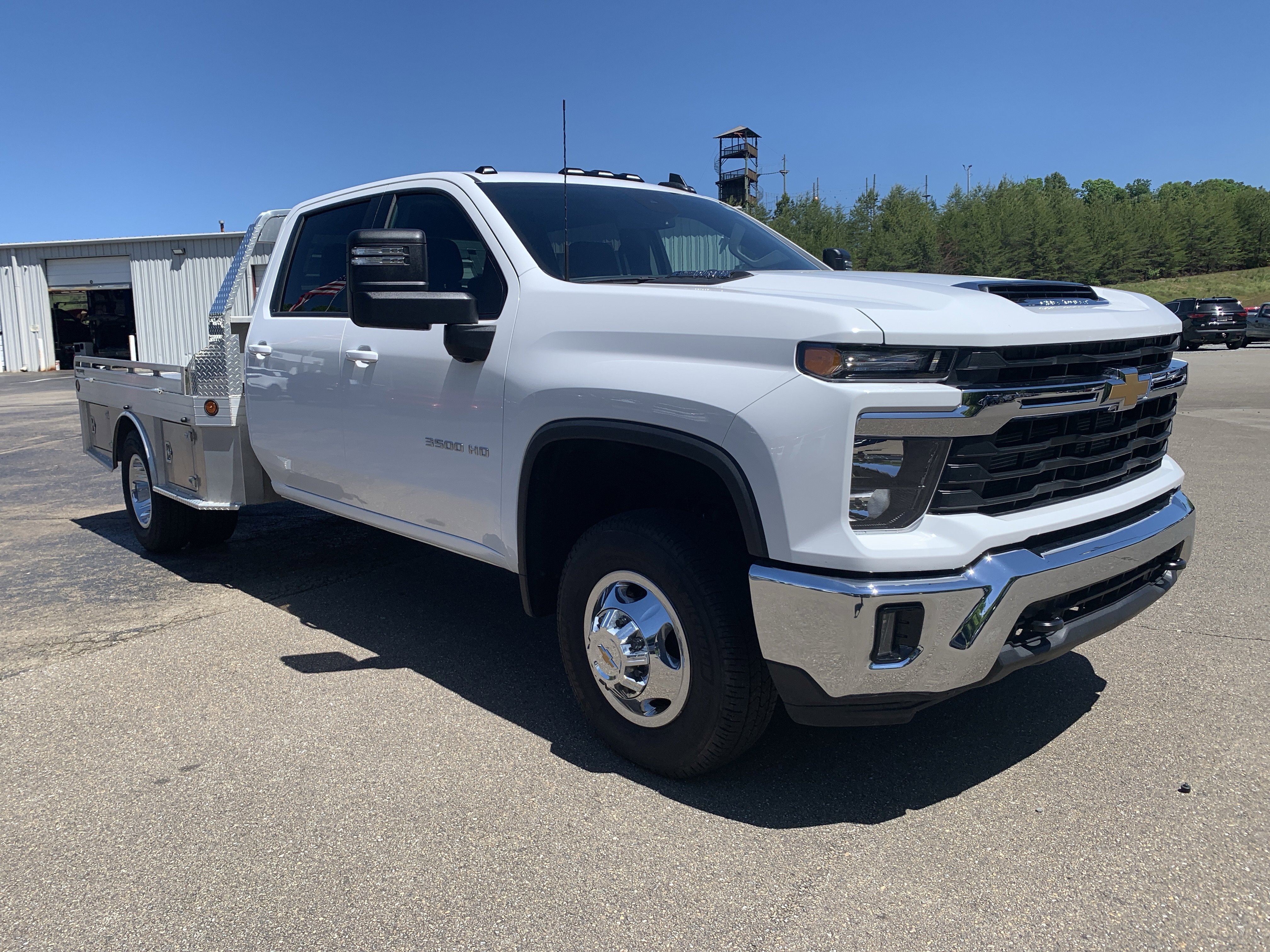 Used 2025 Chevrolet Silverado 3500 LT w/ Convenience Package AWD/4WD image 10