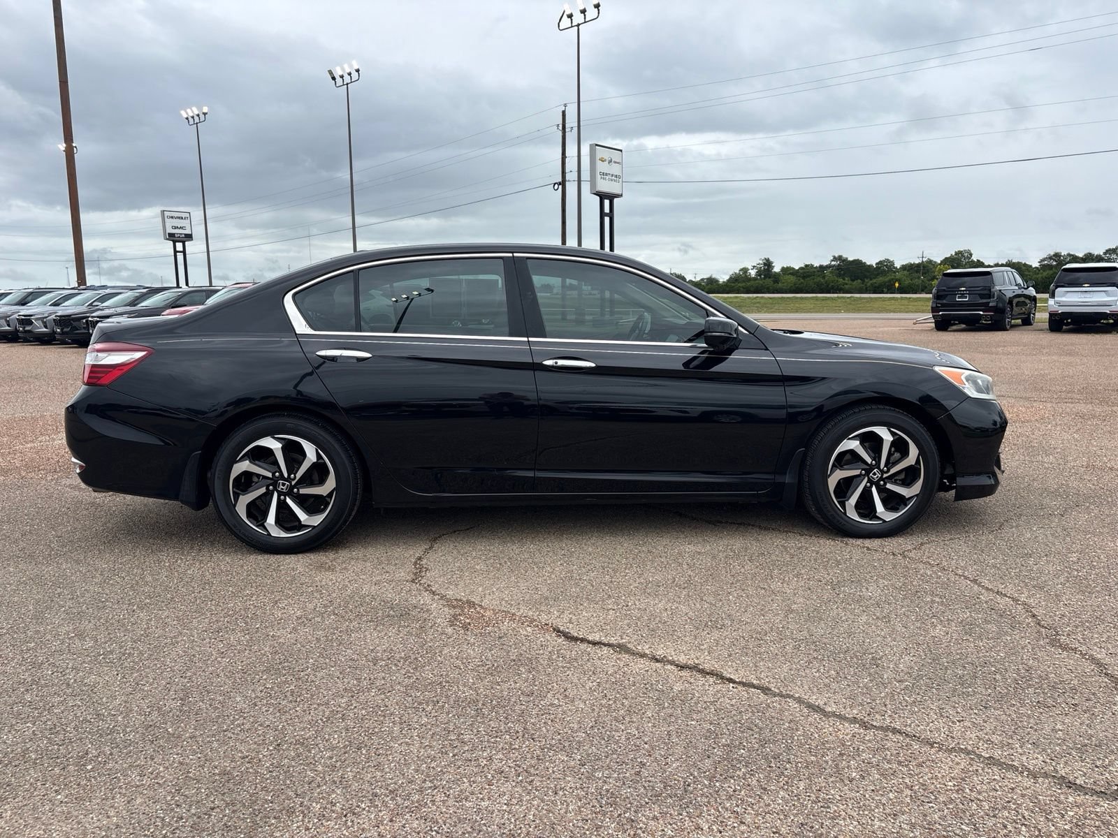 Used 2017 Honda Accord EX-L image 7