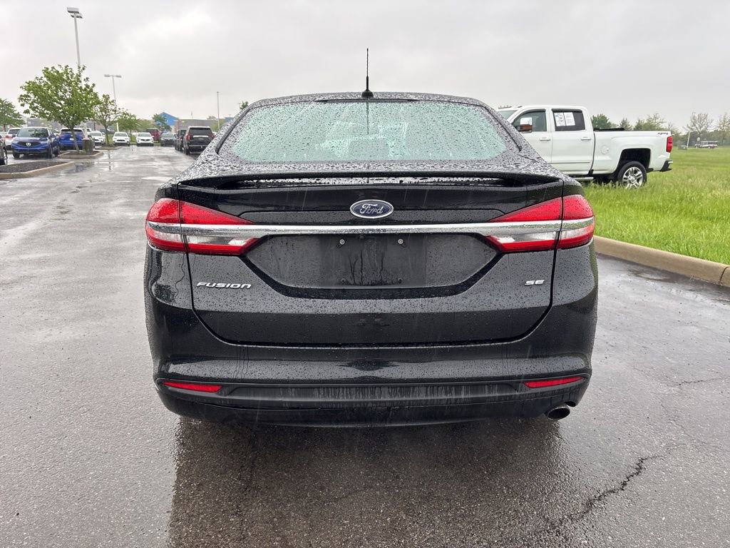 Used 2017 Ford Fusion SE w/ Equipment Group 201A FWD image 8