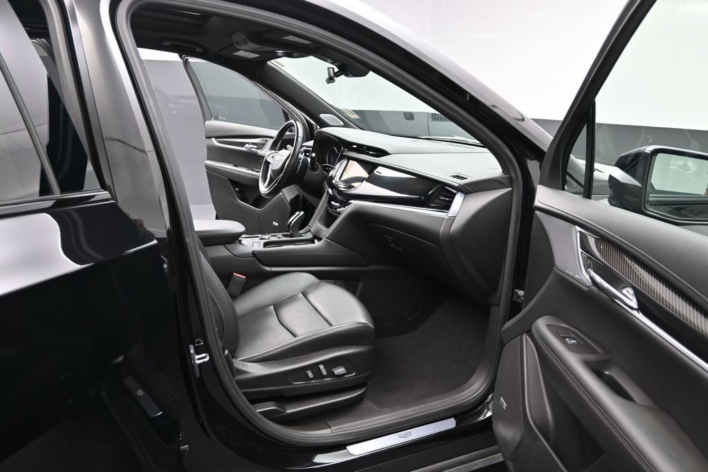 Certified 2023 Cadillac XT6 Sport w/ LPO, Floor Liner Package AWD/4WD image 19