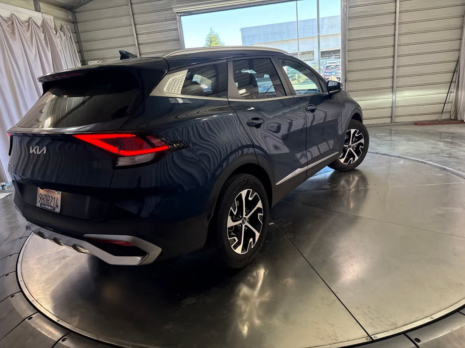 Used 2023 Kia Sportage EX AWD/4WD image 4
