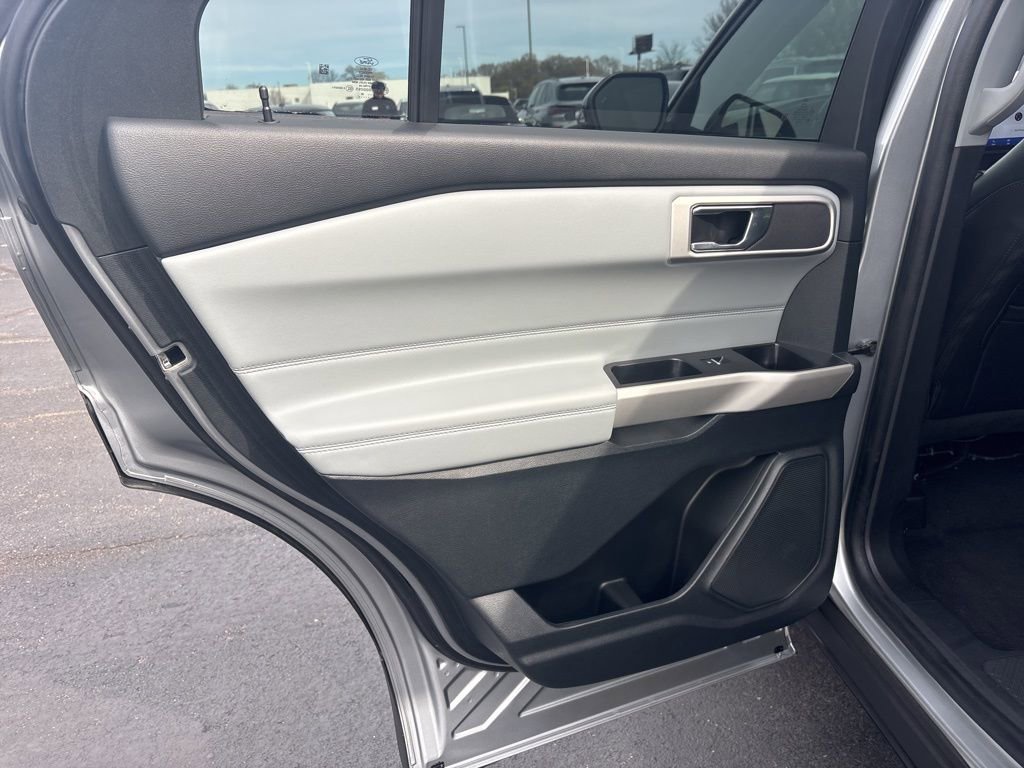 Used 2022 Ford Explorer XLT w/ Equipment Group 202A image 12