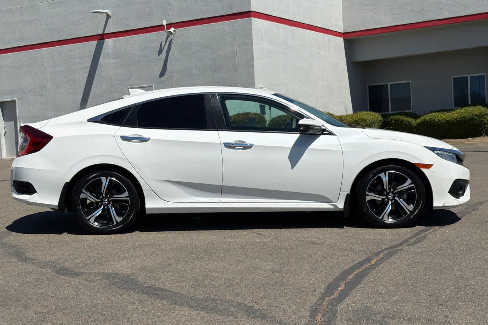 Used 2017 Honda Civic Touring image 6