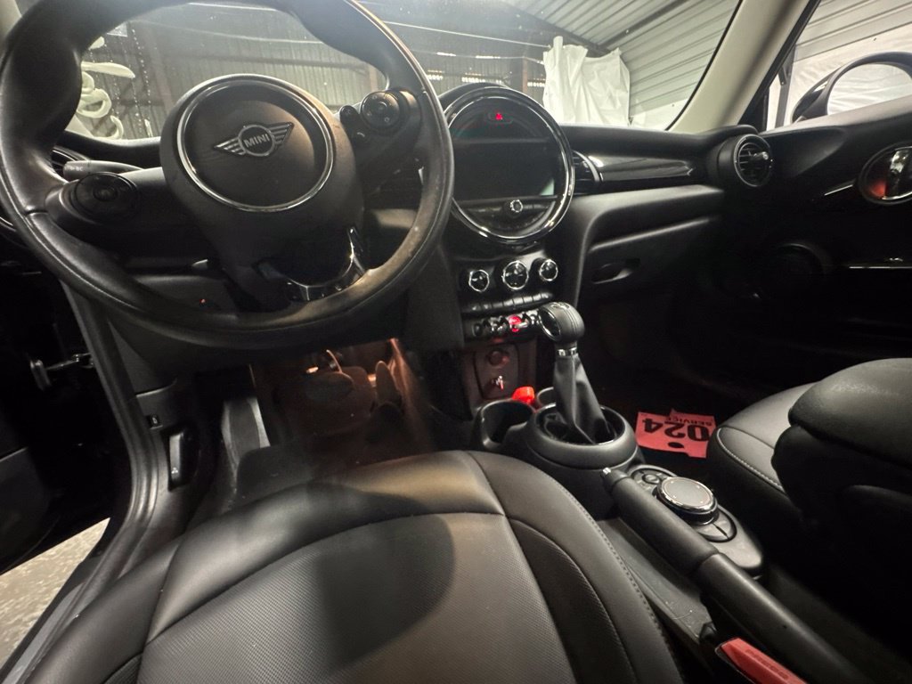 Used 2019 MINI Cooper 2-Door Hardtop w/ Signature Upholstery Package FWD image 10