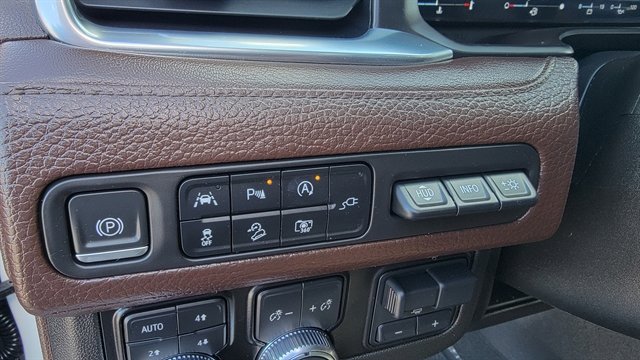 Used 2022 GMC Yukon XL Denali AWD/4WD image 28