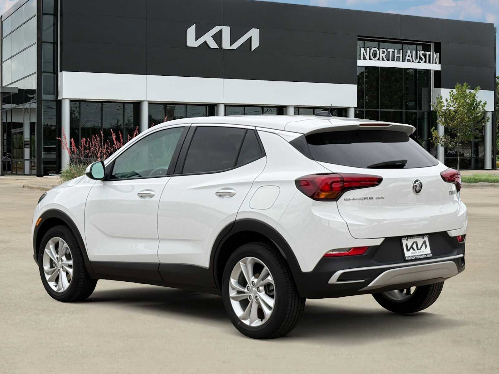 Used 2023 Buick Encore GX Preferred w/ Cold Weather Comfort Package FWD image 4