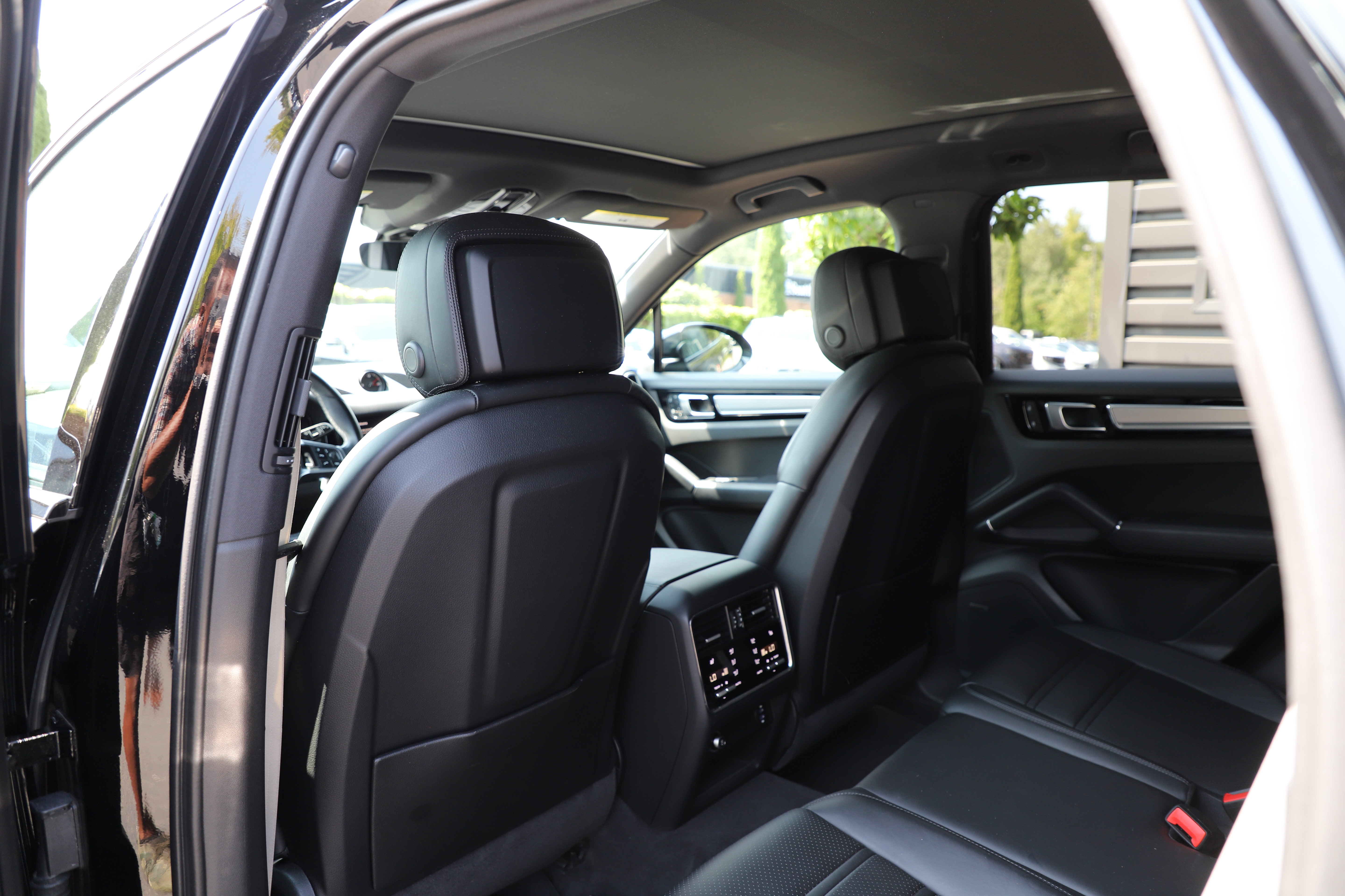 Used 2023 Porsche Cayenne Platinum Edition AWD/4WD image 16